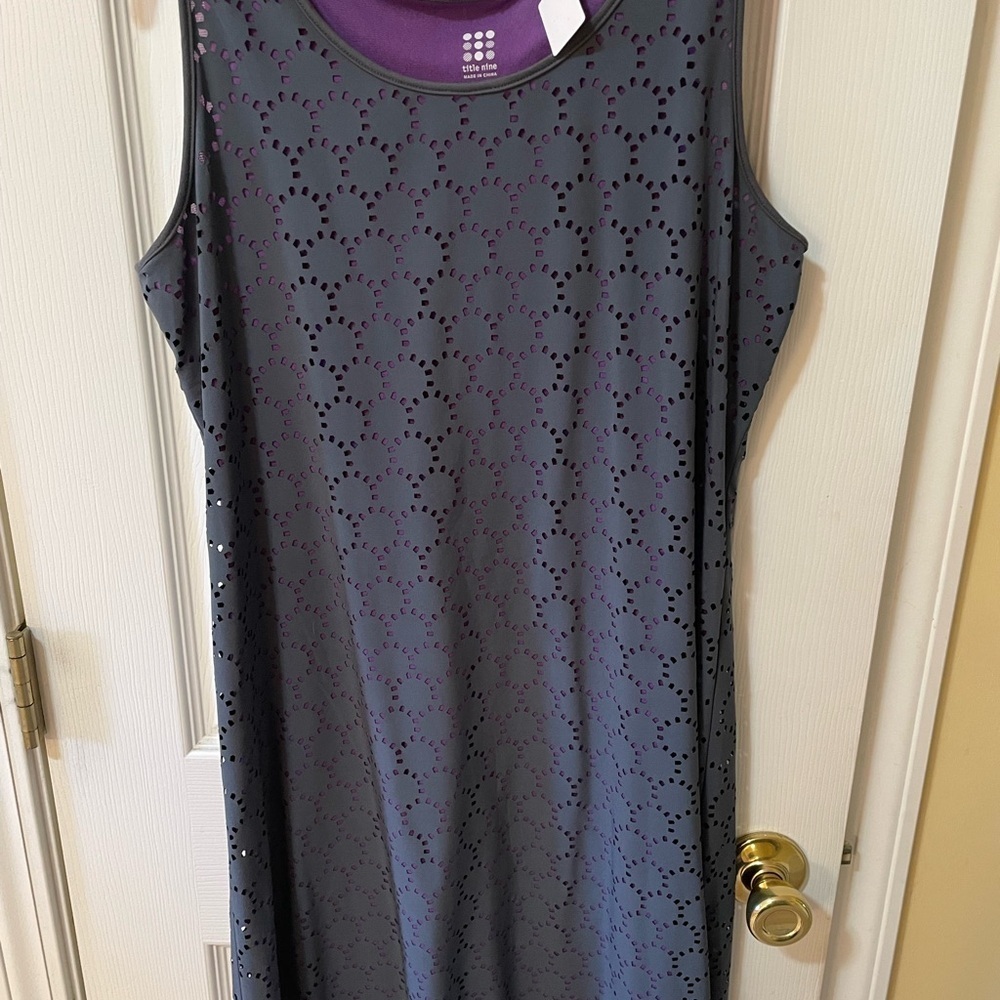 Title Nine Laser Cut Athletic Dress Size M Gray Purple ✨